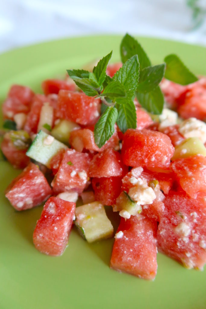 Gurken-Melonen-Salat mit Minze, Feta und Pistazien – Schlemmerella