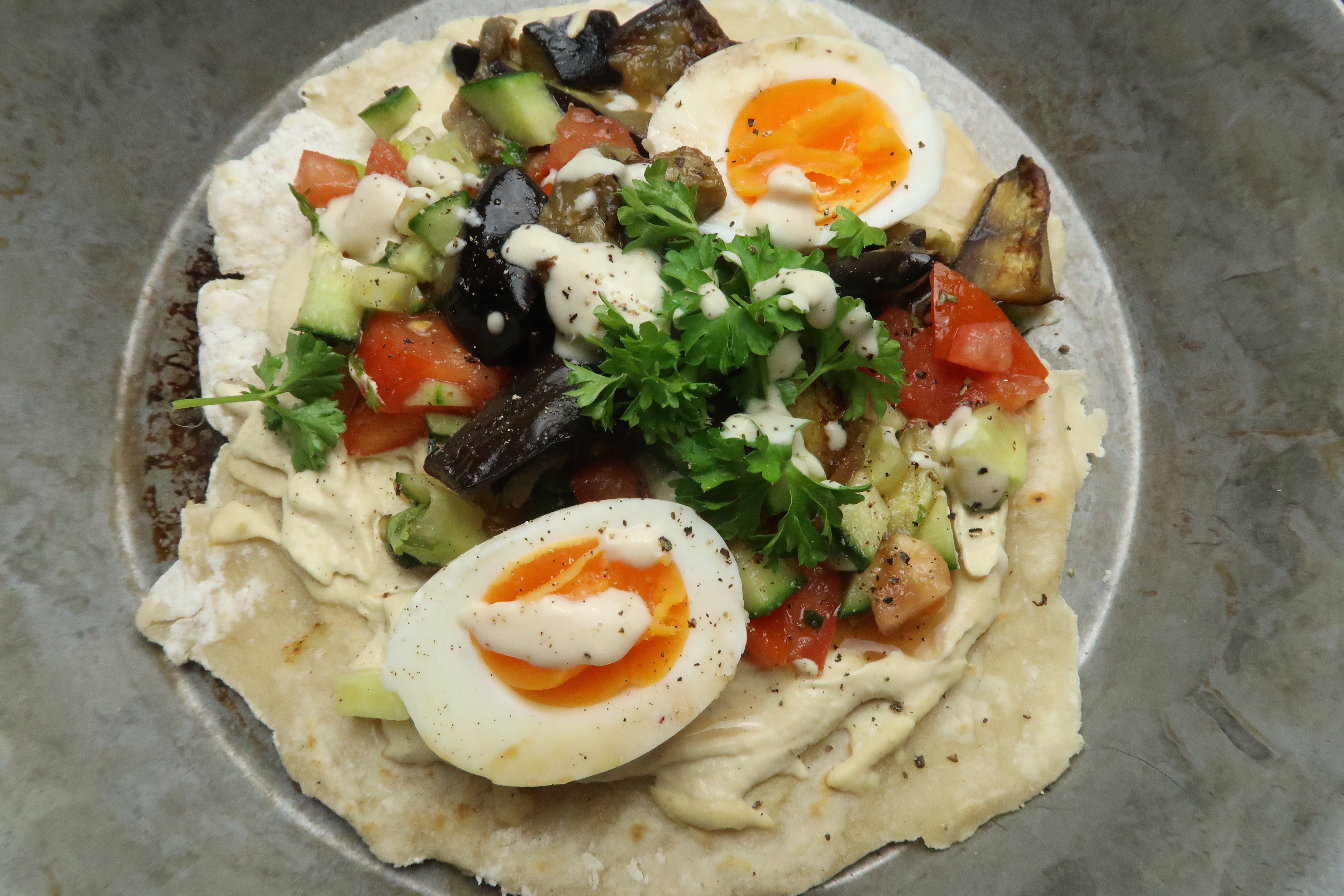 Streetfood aus Israel: Sabich – mit Aubergine, Hummus und Ei