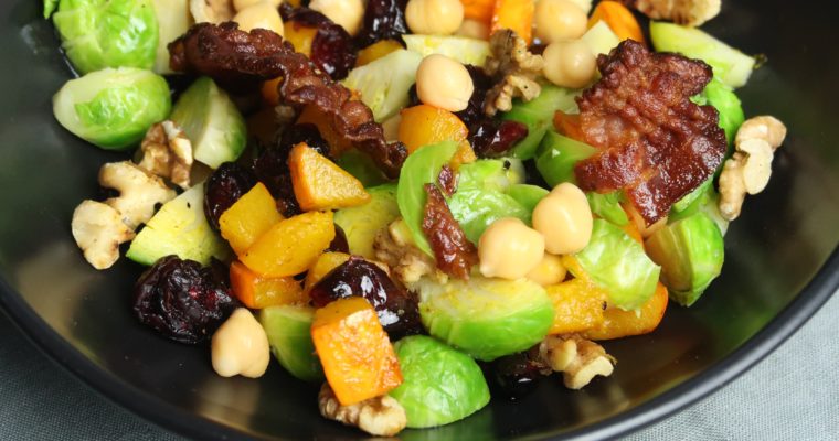 Rosenkohl-Kichererbsen-Salat mit Speck, Kürbis und Cranberries